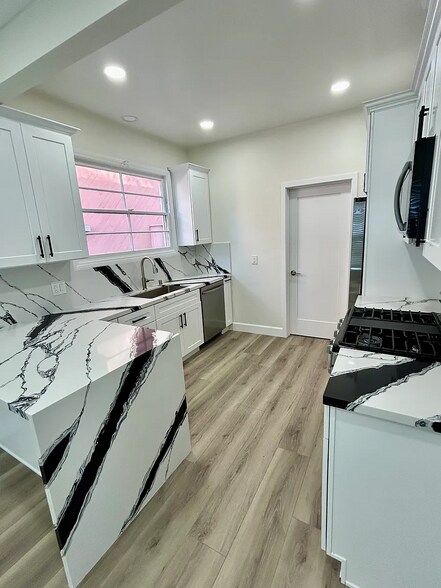 Building Photo - 148 S Maple Dr