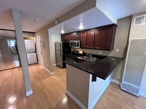 Building Photo - Gorgeous Studio in the Venetian Community ...