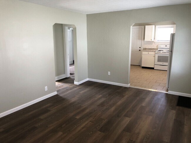 Building Photo - 1025 Weng Ave