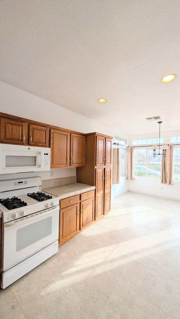 Building Photo - Very cute Single Story Single Family in Elk Grove