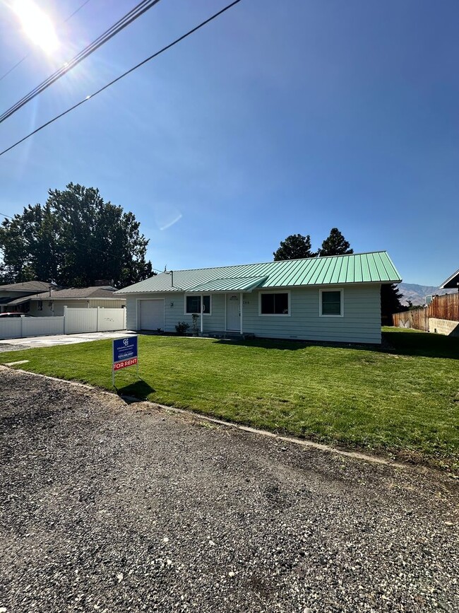 Primary Photo - 3 Bedroom 1 Bath home * Owner Updates $600...