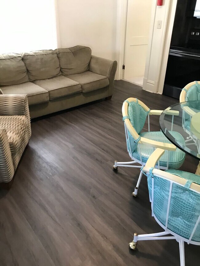 Building Photo - Updated one bedroom near engineering and s...