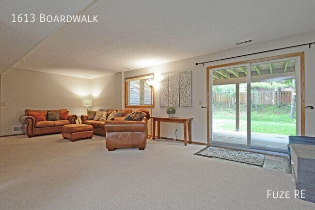 Building Photo - 1613 Boardwalk-