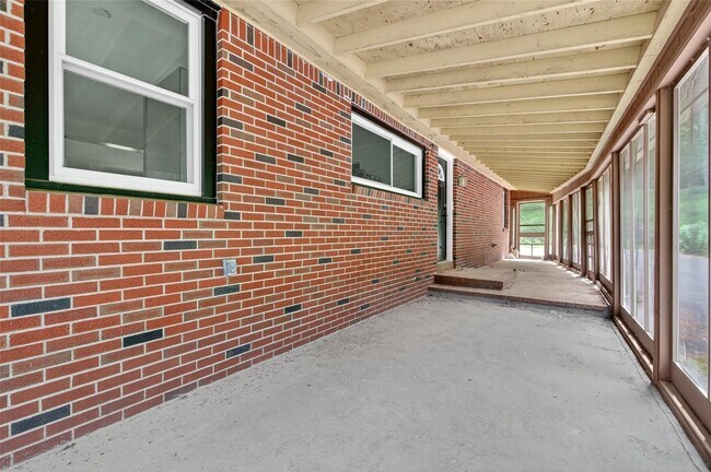 Building Photo - 52 Luxton Lake Rd