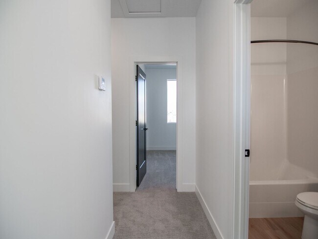 Building Photo - 964 W 350 S