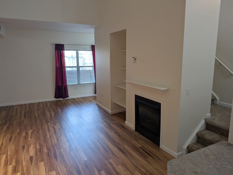 Building Photo - 18151 E Flora Pl