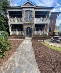 Building Photo - Excellent location, amazing upgrades and great price!