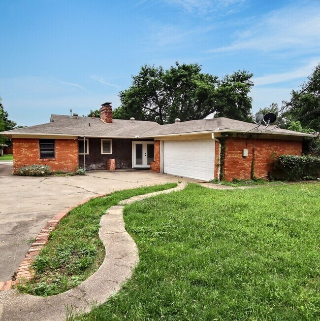 Building Photo - 708 James Dr