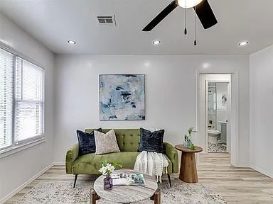 Building Photo - Modern Comfort in Every Square Foot