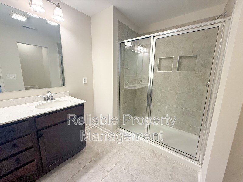 Building Photo - 140 Willow Green Dr