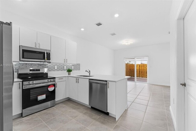 Building Photo - 2425 SE 28th Dr