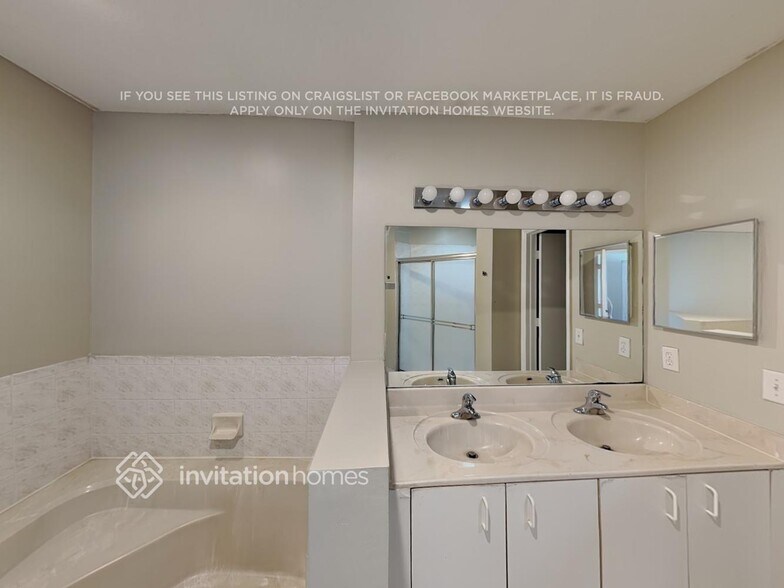 Building Photo - 9229 SW 157th Ct