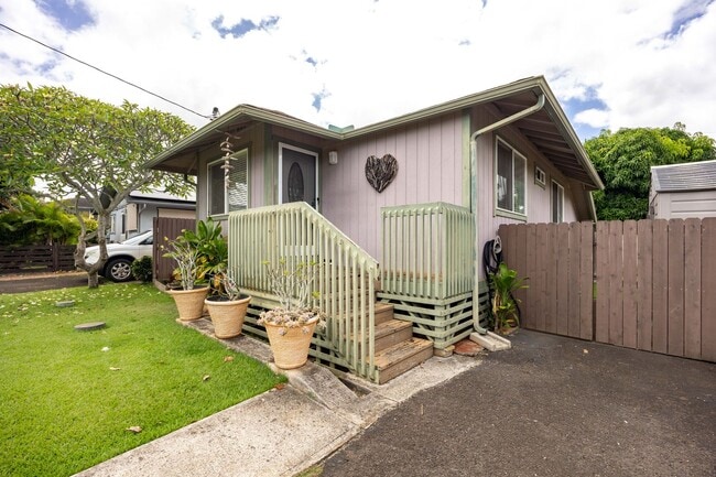 Building Photo - North Shore Boho Aloha Cottage | 2 Bed, 1 Bath | Available August 1, 2026