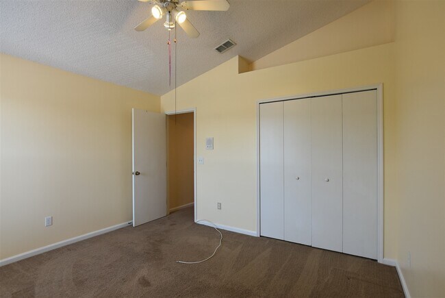 Building Photo - 3br 2.5ba townhome in GATED COMMUNITY of Cypress Lake in Kissimmee!!