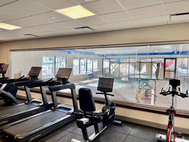 Building Photo - 535 South Park Avenue