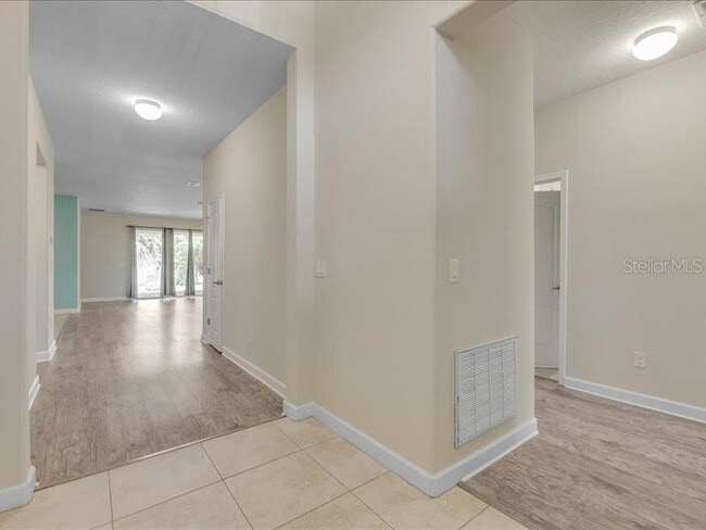 Building Photo - 1569 Thetford Cir