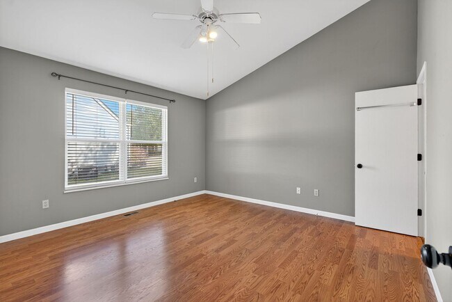 Building Photo - Move-In Ready Gem on a Corner Lot in O’Fal...