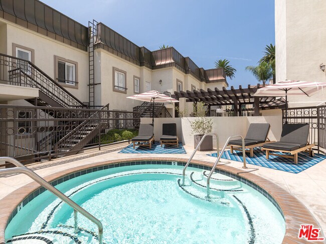 Building Photo - 230 S Hamilton Dr