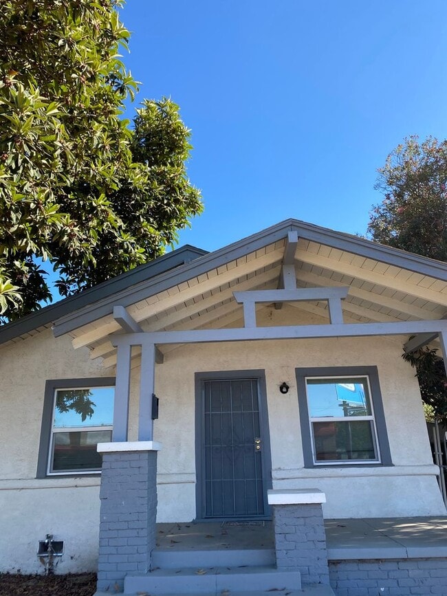 Building Photo - 115 E Olive Ave