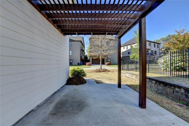 Building Photo - 4032 Ridge Grove Way