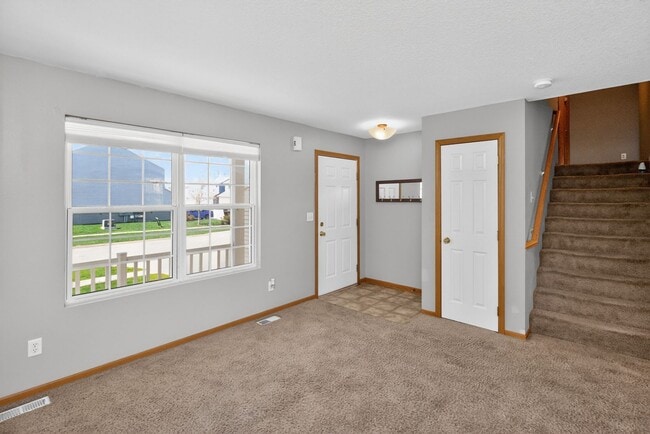 Building Photo - SPACIOUS COMFORT!! 3 Bedroom, 2 Bathroom House in Ankeny!