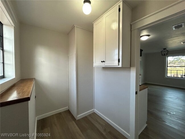 Building Photo - 117 S Main St