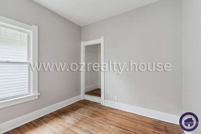 Building Photo - 2027 Berkshire Pl