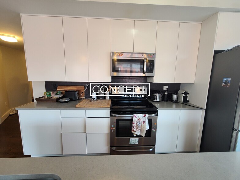 Building Photo - 659 Massachusetts Ave