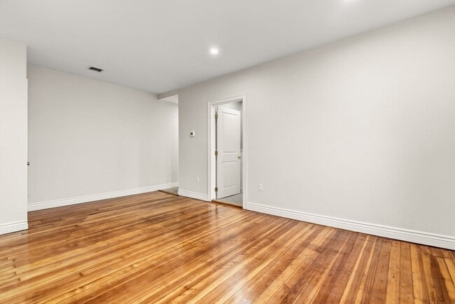 Building Photo - 8 1/2 Intervale St