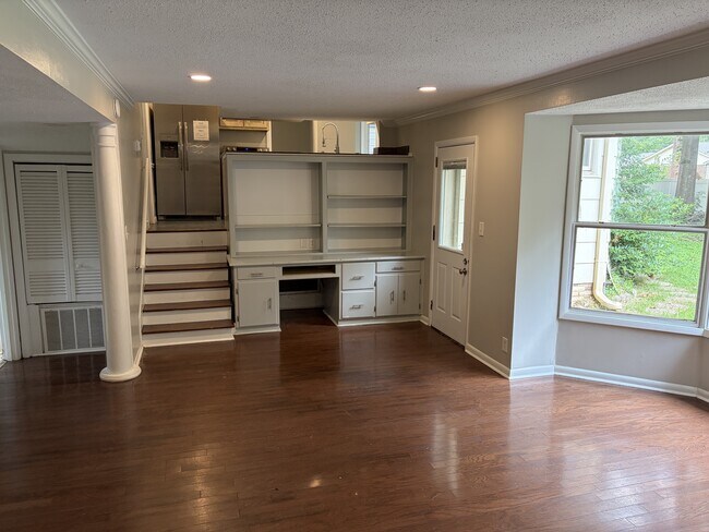 Building Photo - 2109 Villaret Dr SW