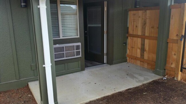 Building Photo - 8300 SE Flavel St