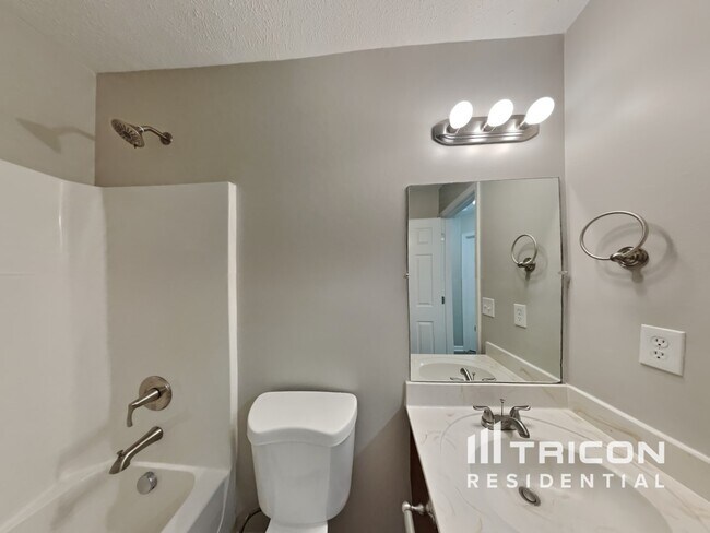 Building Photo - 3508 Oak Creek Dr