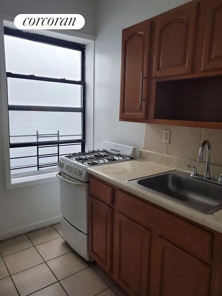 Building Photo - 295 Broadway