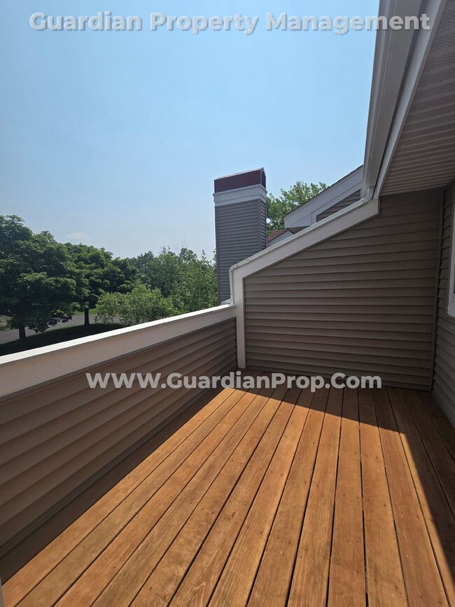 Building Photo - Plymouth Town Home (Wayzata Schools), Larg...