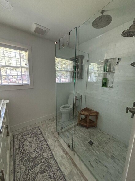 Building Photo - 519 35th Ave N