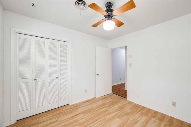 Building Photo - 405 Westbrook Dr