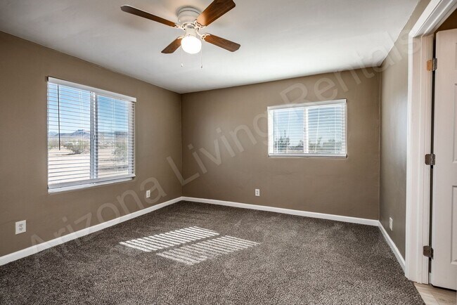 Building Photo - RENOVATED, PRIVATE & SPACIOUS HOME