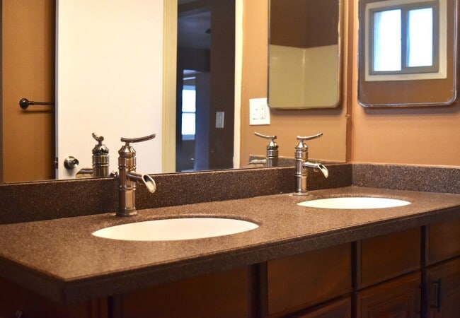 Building Photo - Awesome 5 Bed 2 Bath Home at ASU