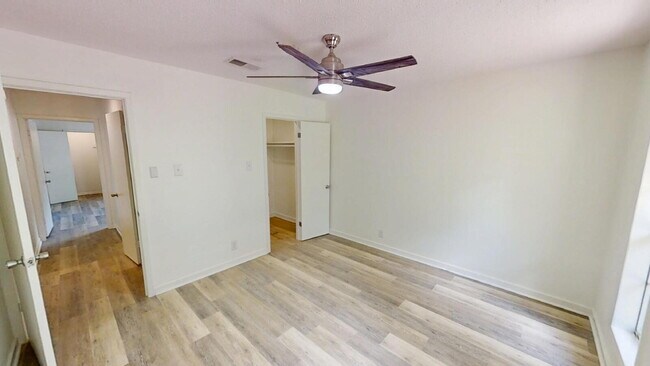 Building Photo - "Charming 3-Bed, 2-Bath Gem with 1,654 Sq ...