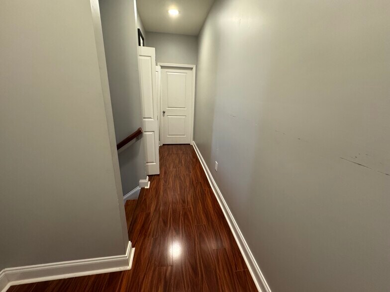 Building Photo - 5897 Brookside Oak Cir