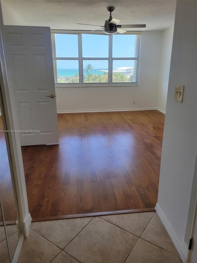 Building Photo - 328 N Ocean Blvd