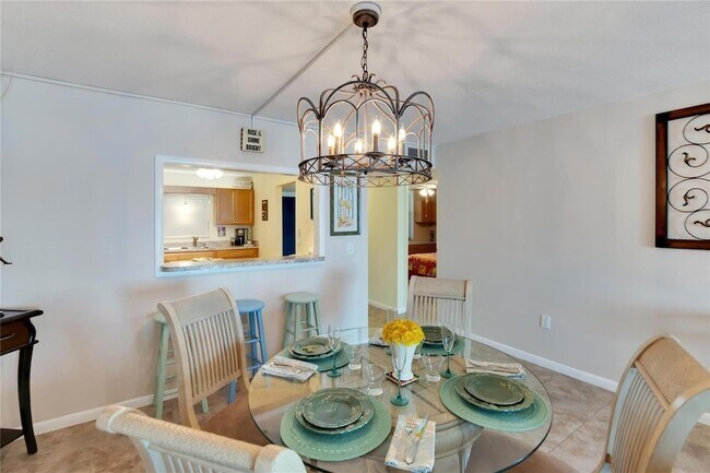 Building Photo - 7700 Sun Island Dr S