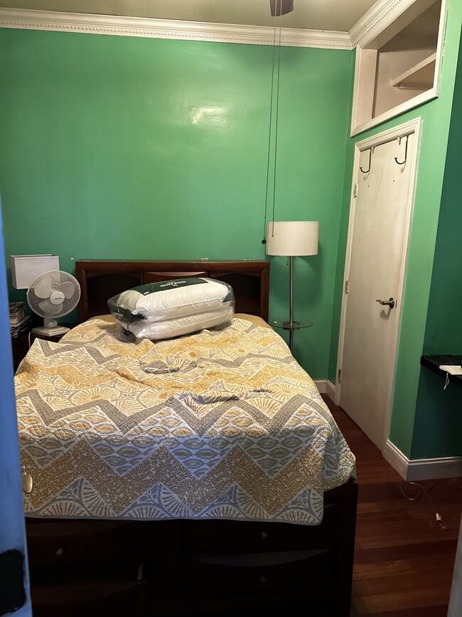 Building Photo - 521 Logan St