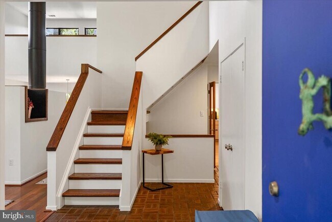 Building Photo - 9411 Fernwood Rd