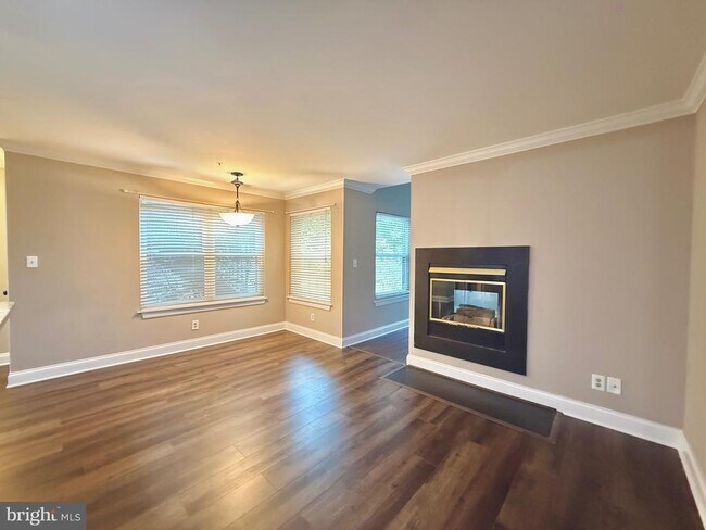 Building Photo - 13407 Shady Knoll Dr