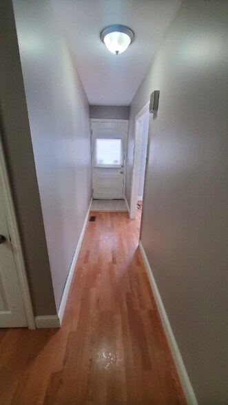 Building Photo - 102 Depot St