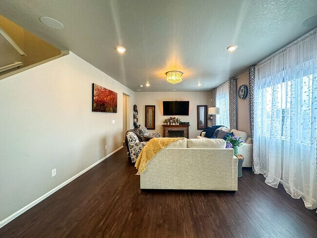 Building Photo - Meadowlark serene 4bd retreat