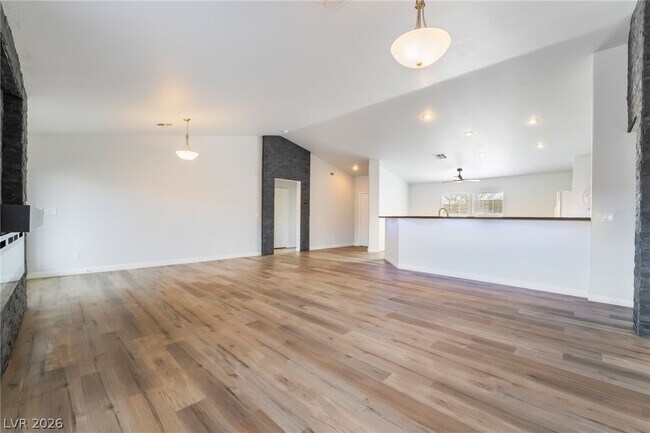 Building Photo - 186 Regal Sunset Ave