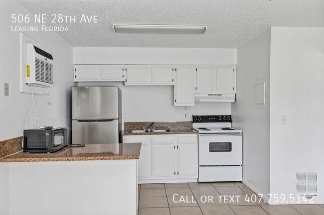 Building Photo - 506 NE 28th Ave