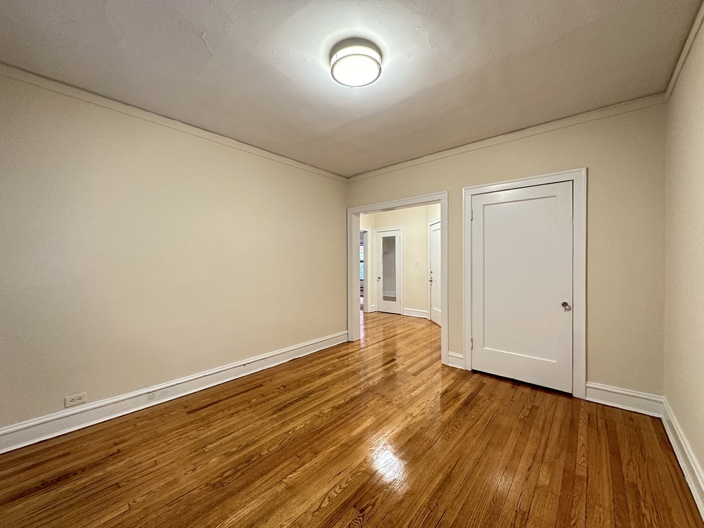 Building Photo - 1310 Oak Ave